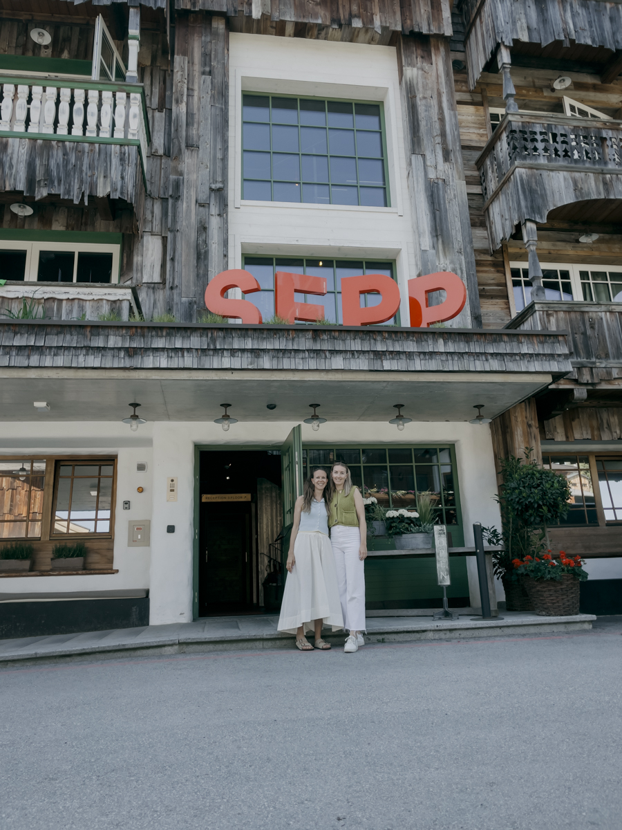 COCOtravel Oesterreich MariaAlm Sepp Aussenaufnahme Freundinnenzeit