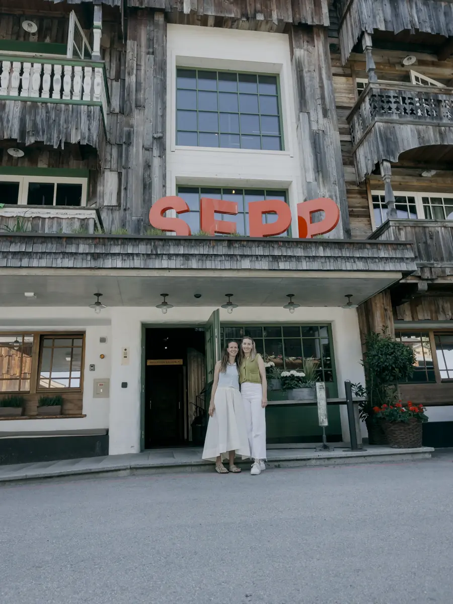 COCOtravel Oesterreich MariaAlm Sepp Aussenaufnahme Freundinnenzeit