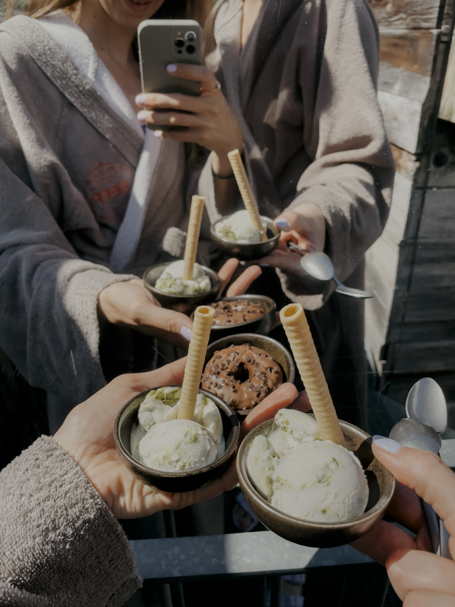 COCOtravel Oesterreich MariaAlm Sepp Eiswagen