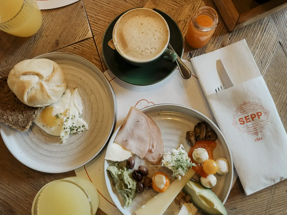 COCOtravel Oesterreich MariaAlm Sepp Fruehstueck 5