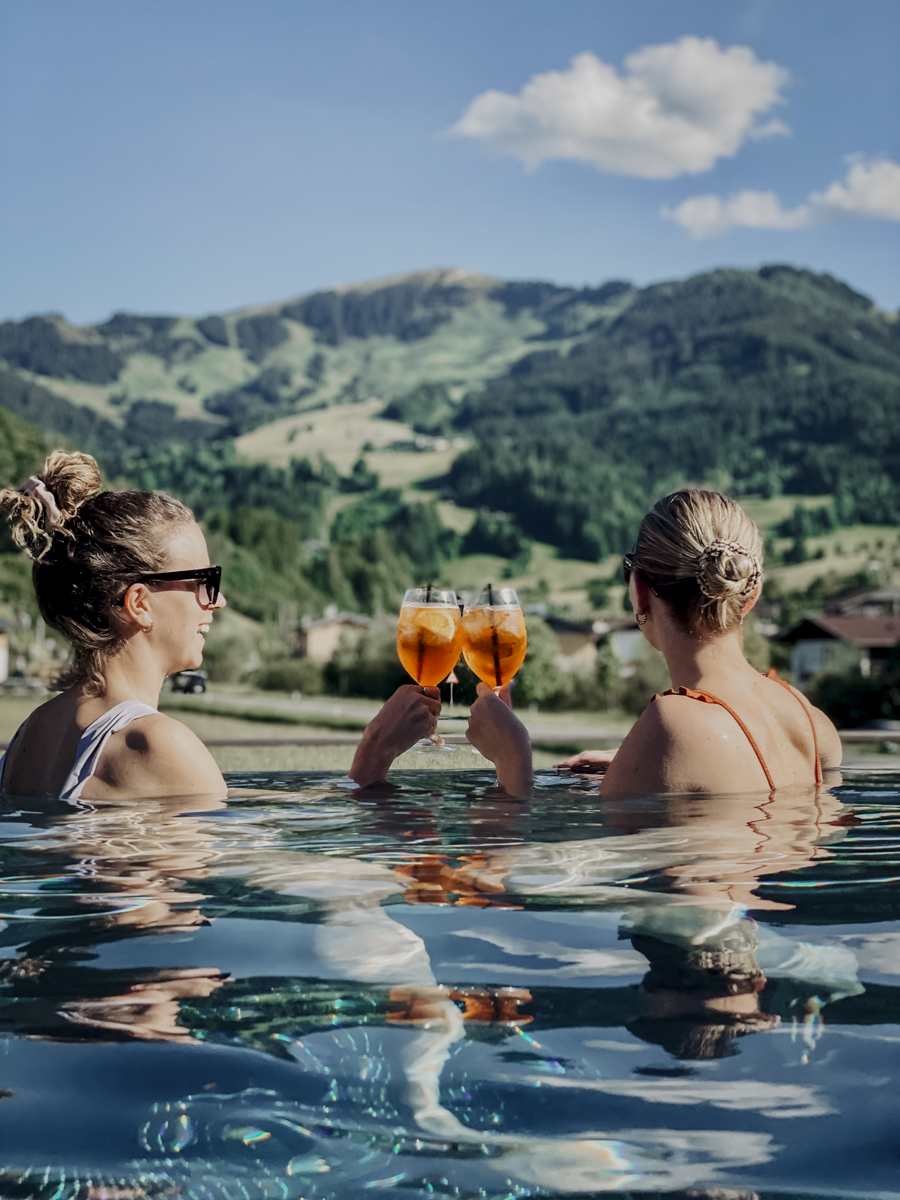COCOtravel Oesterreich MariaAlm Sepp Pool Aperol