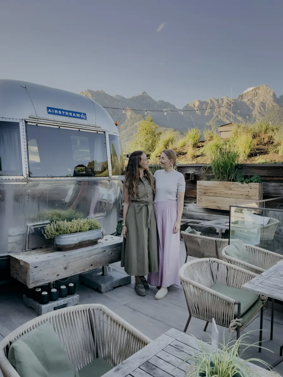 COCOtravel Oesterreich MariaAlm Sepp Terrasse Abendessen