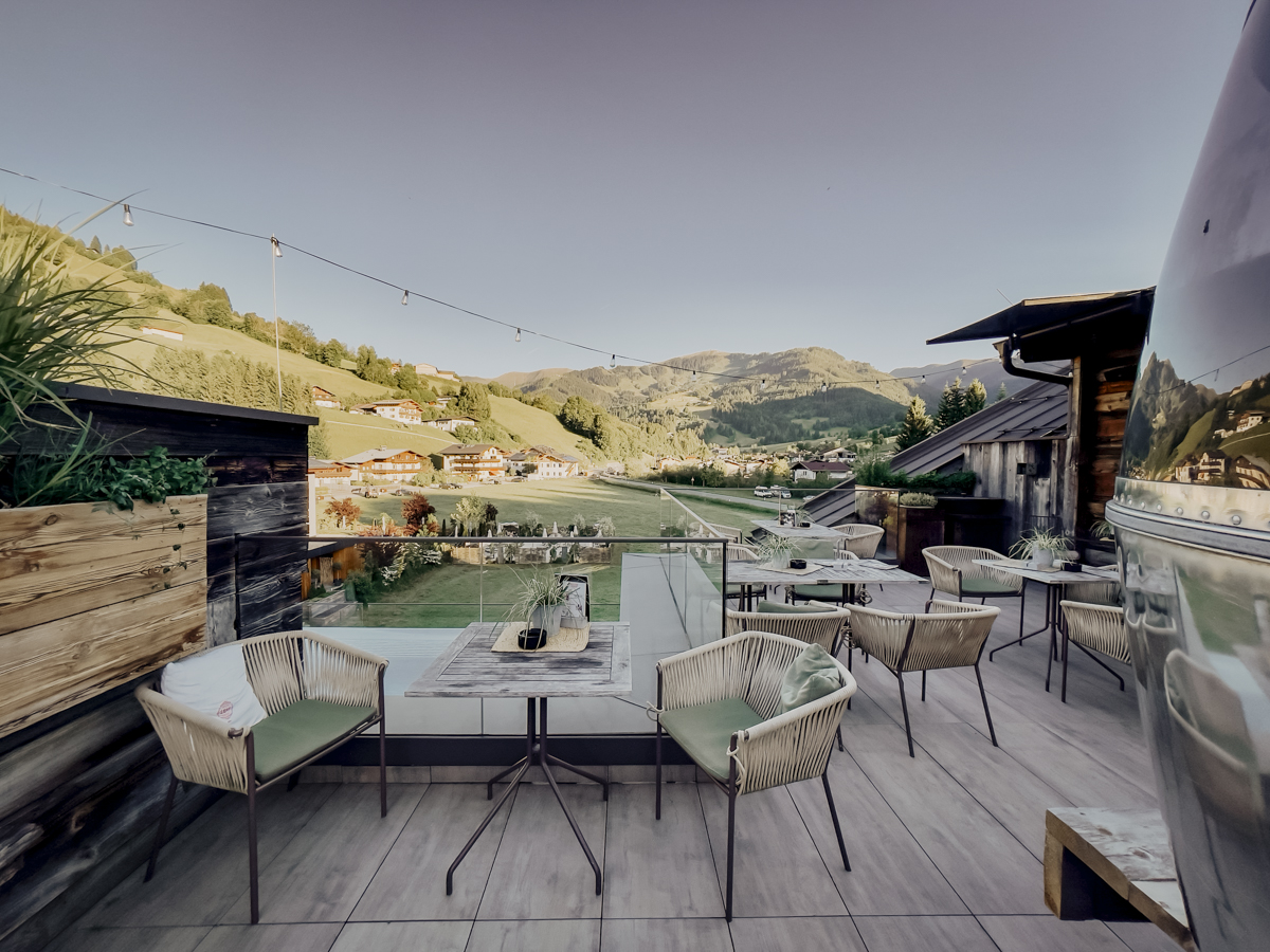 COCOtravel Oesterreich MariaAlm Sepp Terrasse Fruehstueck