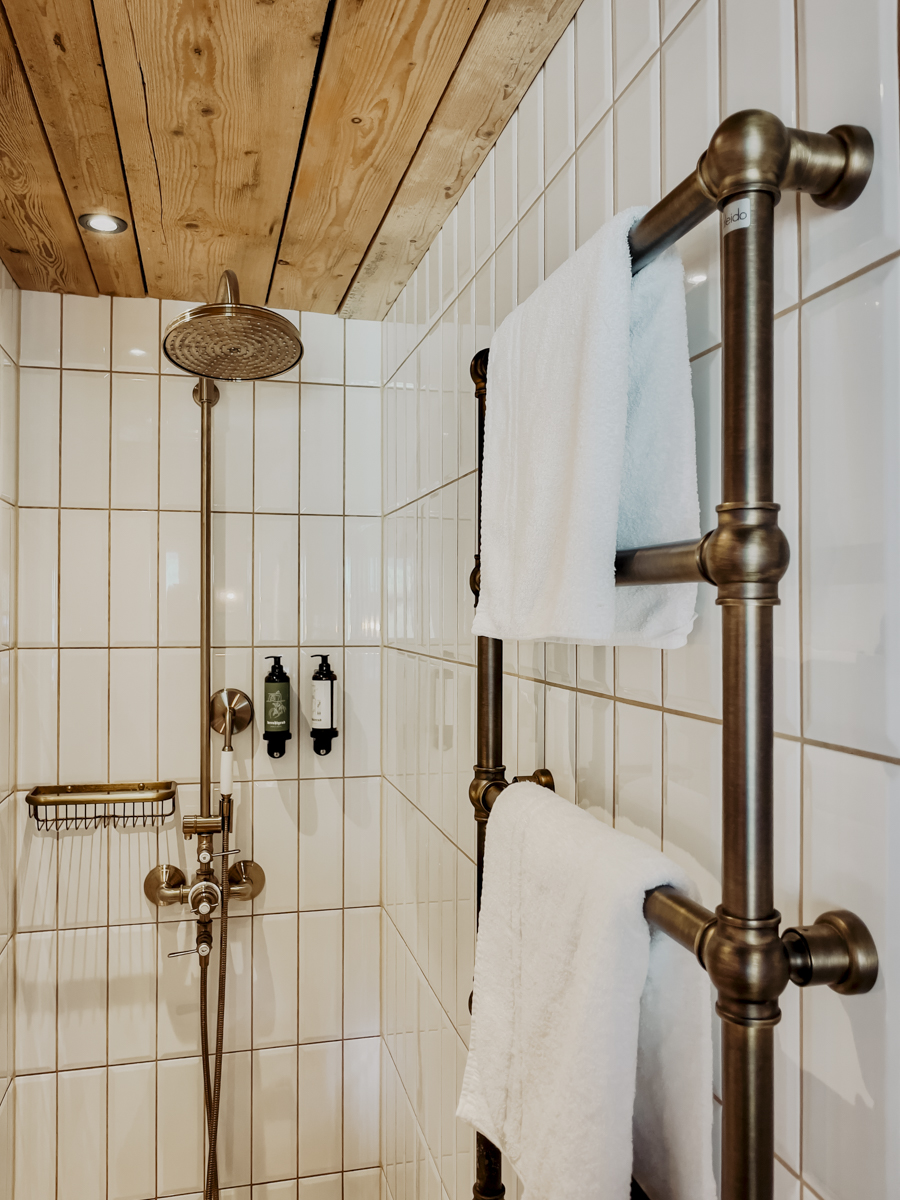 COCOtravel Oesterreich MariaAlm Sepp Zimmer Badezimmer Vintagestil