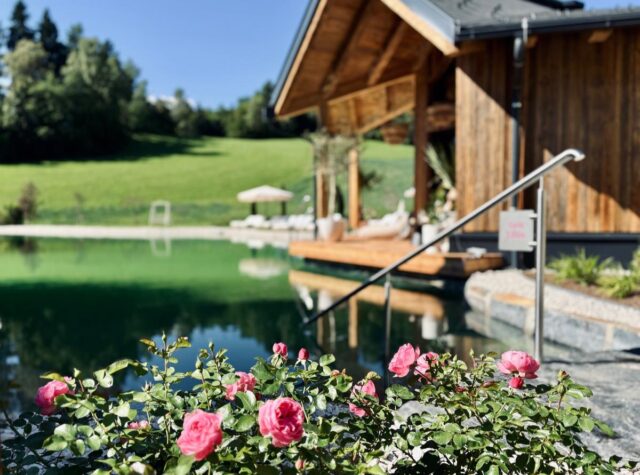 COCOtravel Rosenhof Teichlodges Badeteich Chalet Rosen