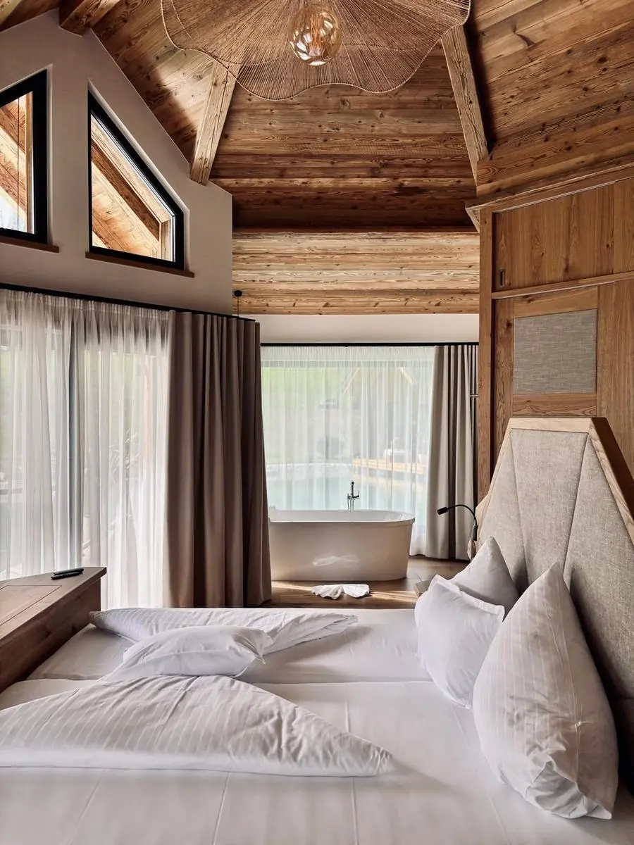 COCOtravel Rosenhof Teichlodges Zimmer Bett 3