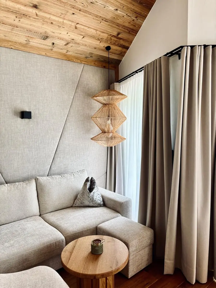 COCOtravel Rosenhof Teichlodges Zimmer Sofa 2