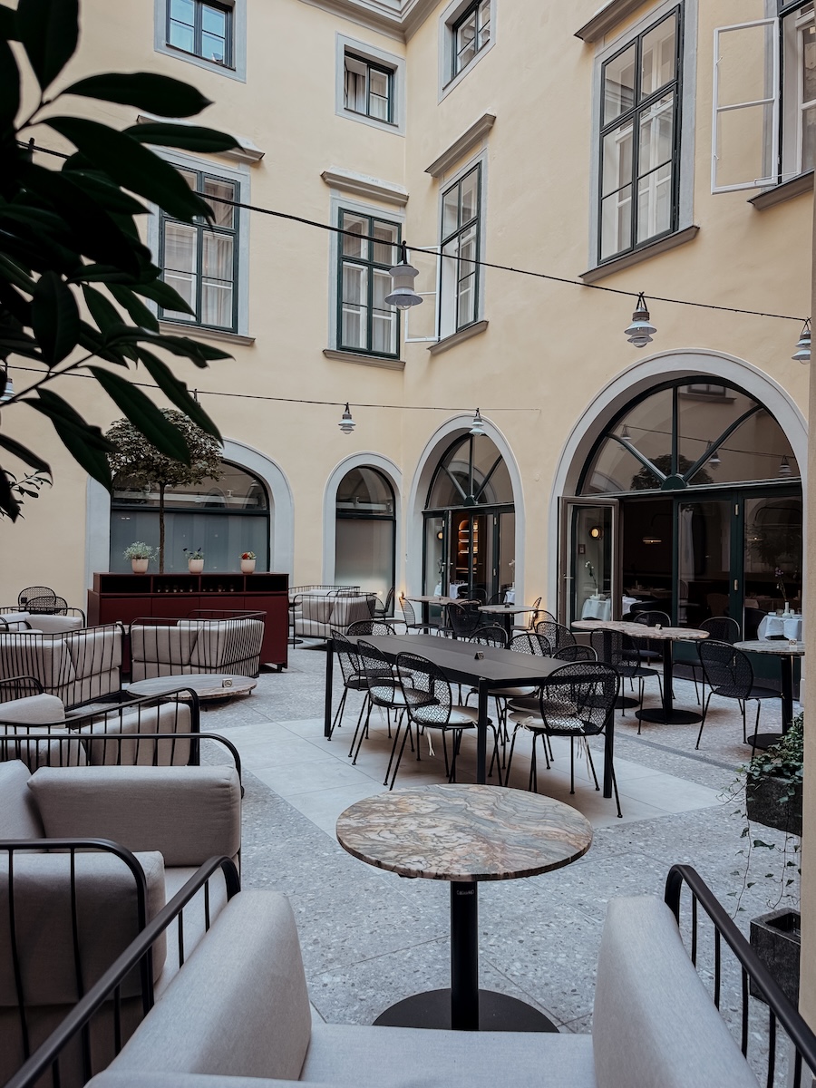 COCOtravel mailbergerhof wien innenhof COCOtravel mailbergerhof wien innenhof