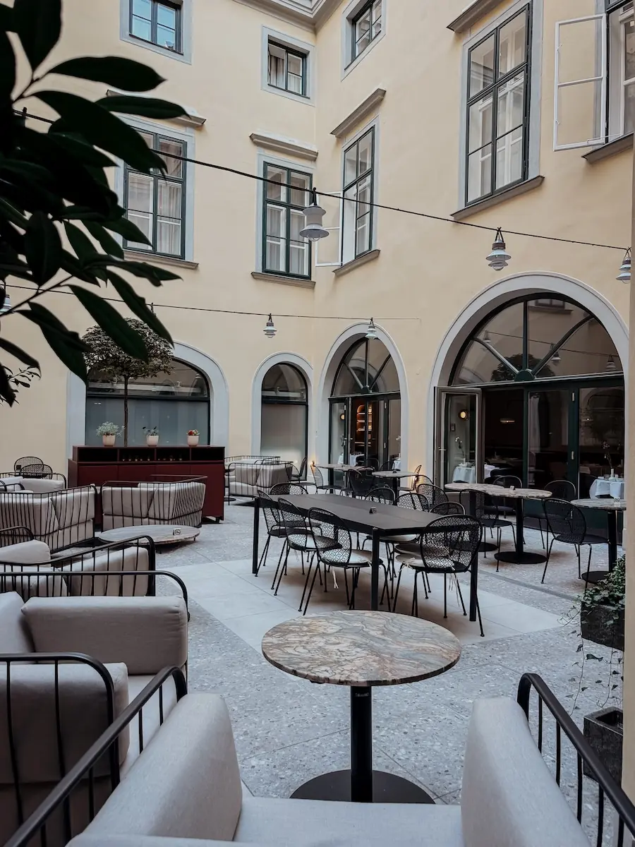 COCOtravel mailbergerhof wien innenhof