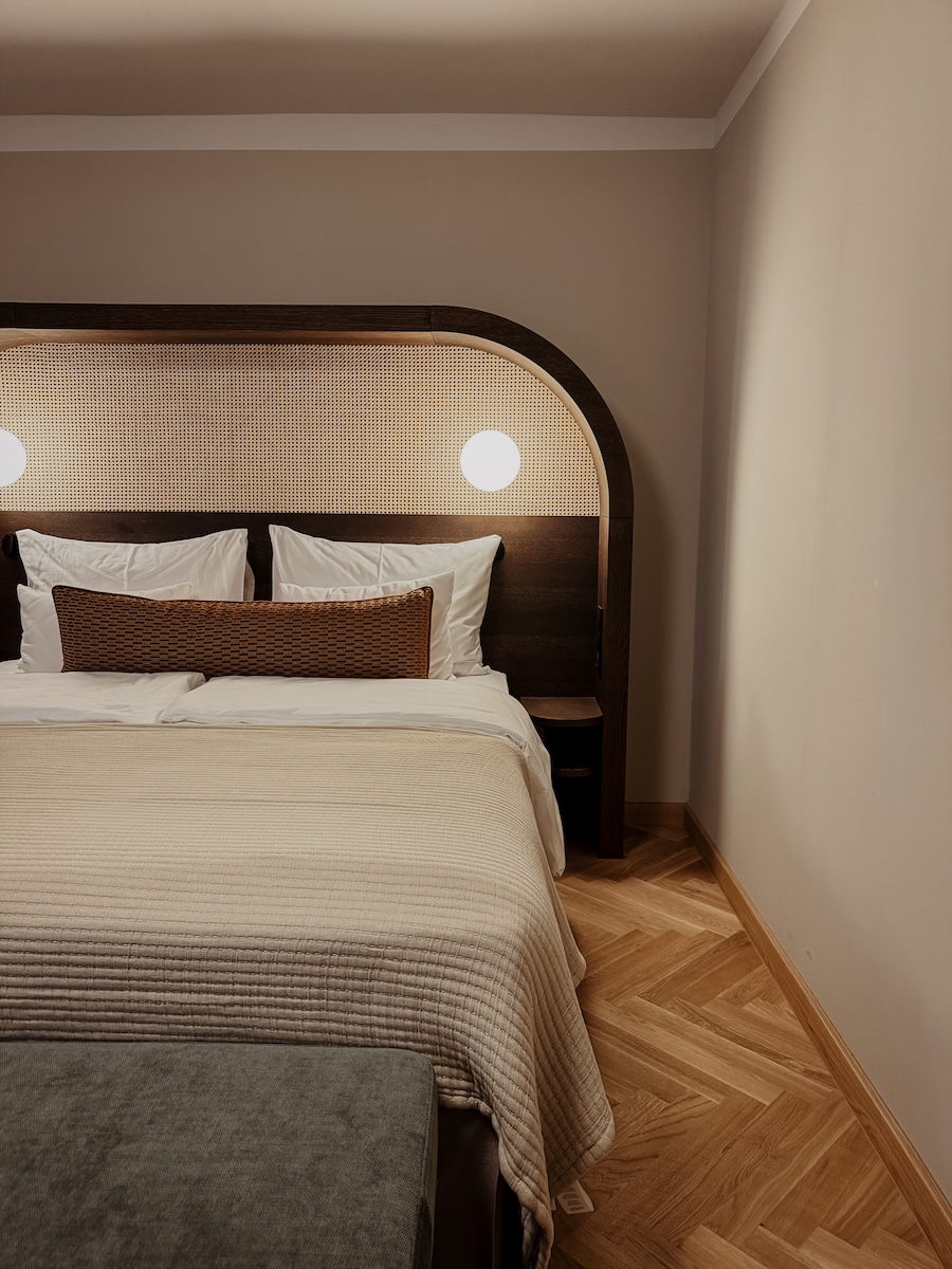 COCOtravel mailbergerhof wien zimmer bett detail COCOtravel mailbergerhof wien zimmer bett detail