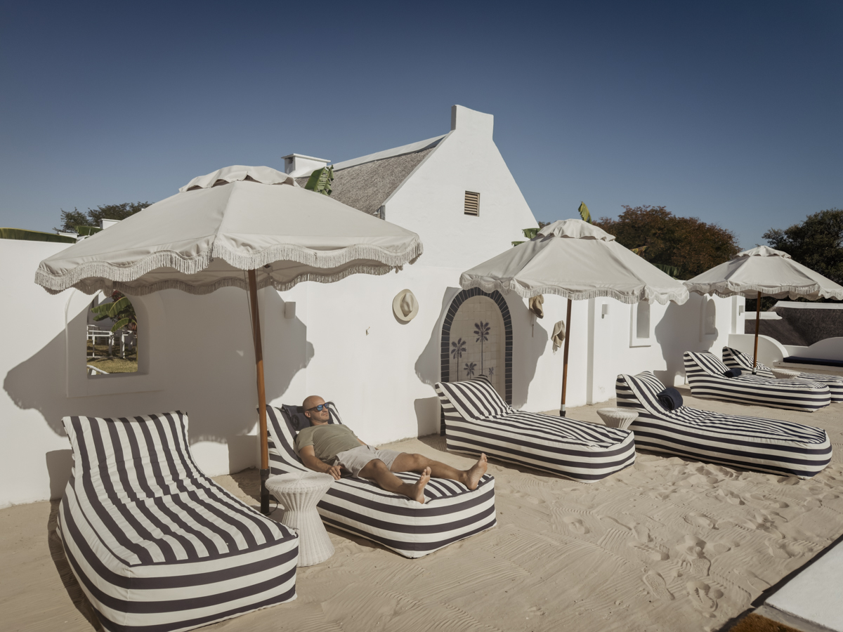 COCOtravel Afrika Botswana GraysEden Poolbereich Liegen COCOtravel Afrika Botswana GraysEden Poolbereich Liegen