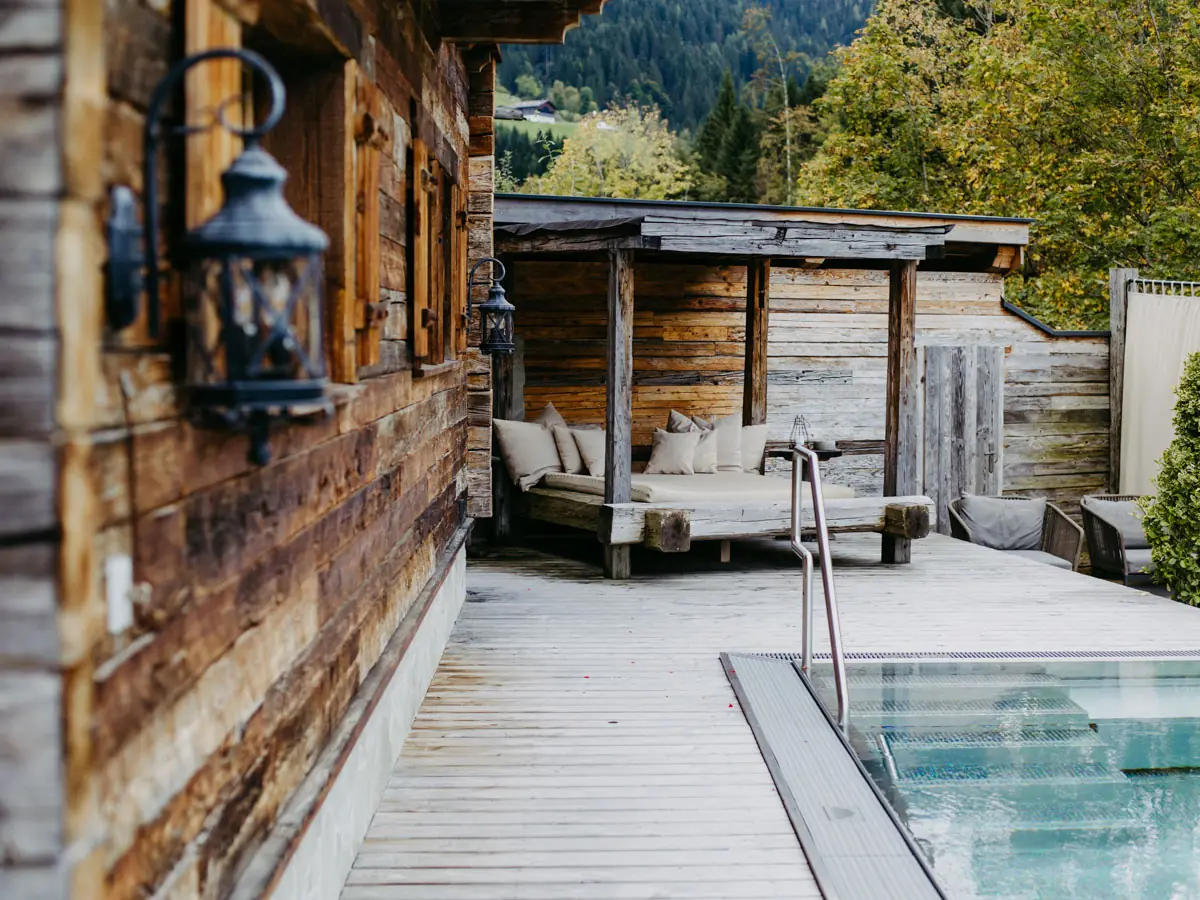 Prechtlgut Wagrain Salzburger Land Außenansicht mit Pool