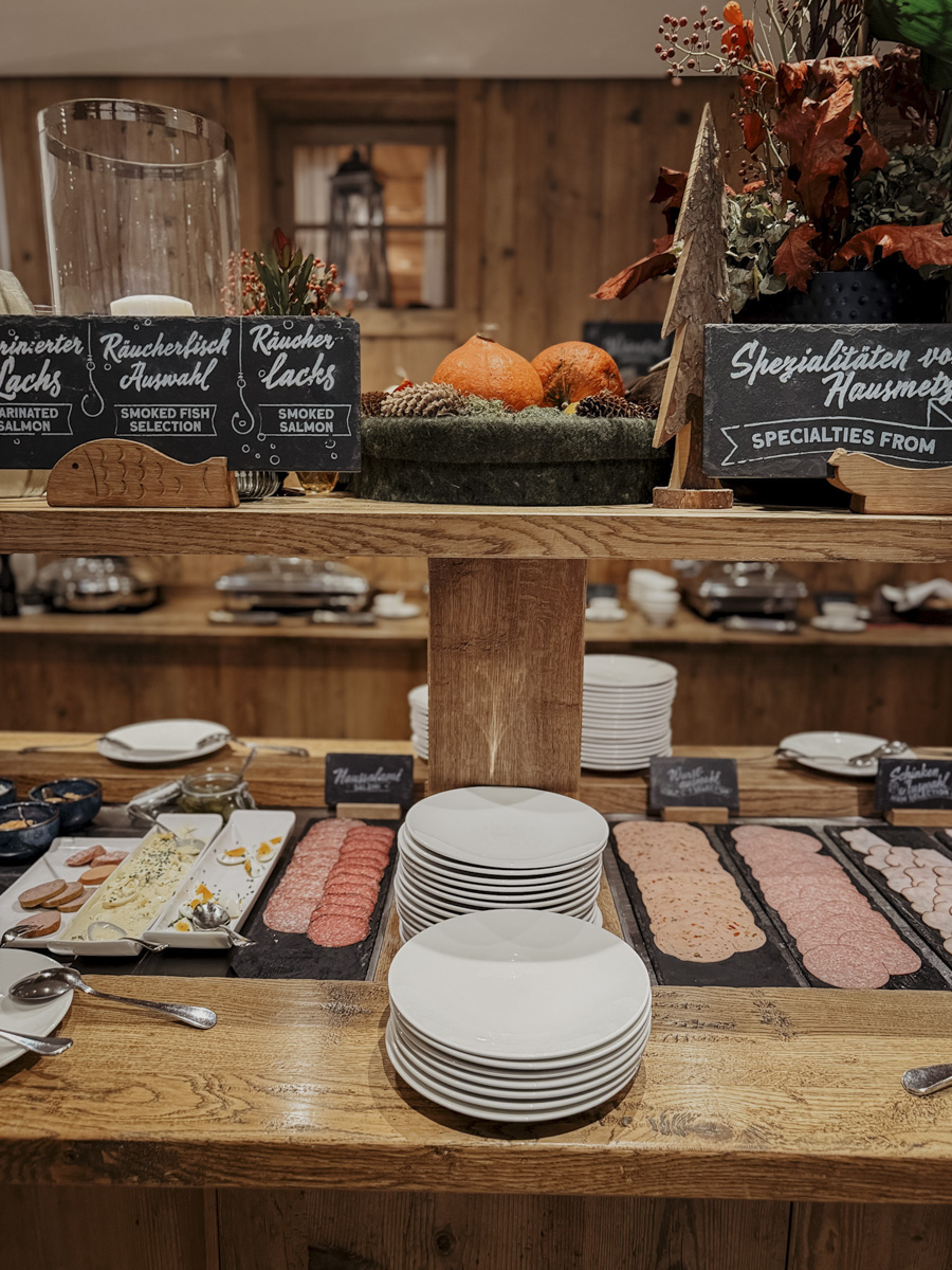 COCOtravel Oesterreich Kitzbuehel Kitzhof Restaurant Fruehstuecksbueffet 13