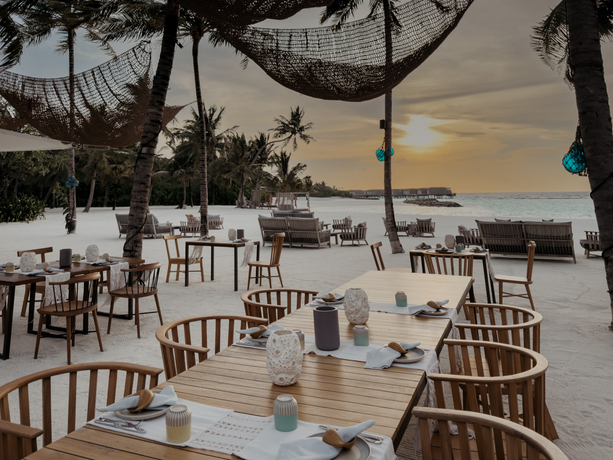 COCOtravel Patina Malediven Helios Sunset Dinner 13