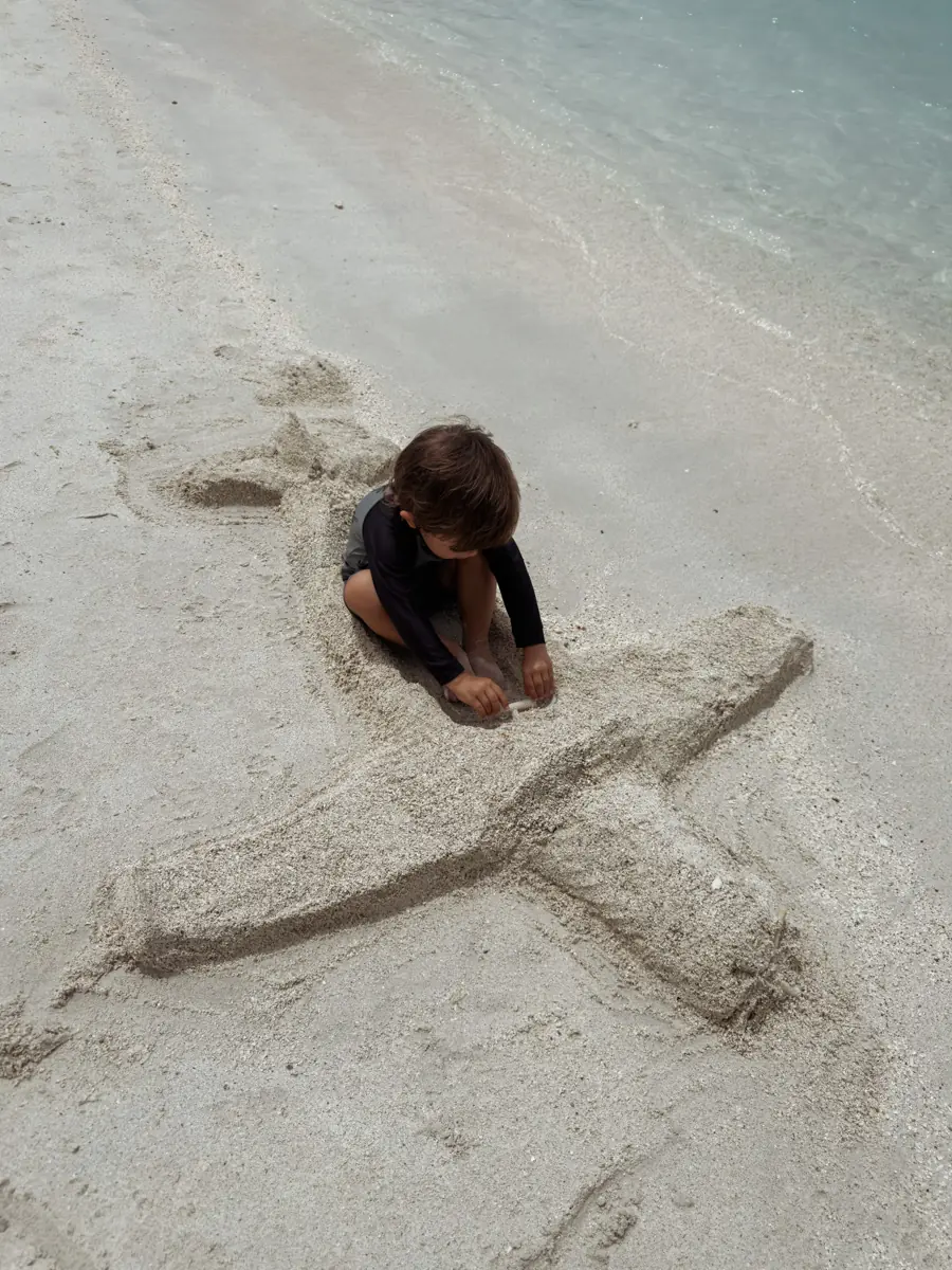 COCOtravel Patina Malediven Strand Sandflugzeug 16 COCOtravel Patina Malediven Strand Sandflugzeug 16