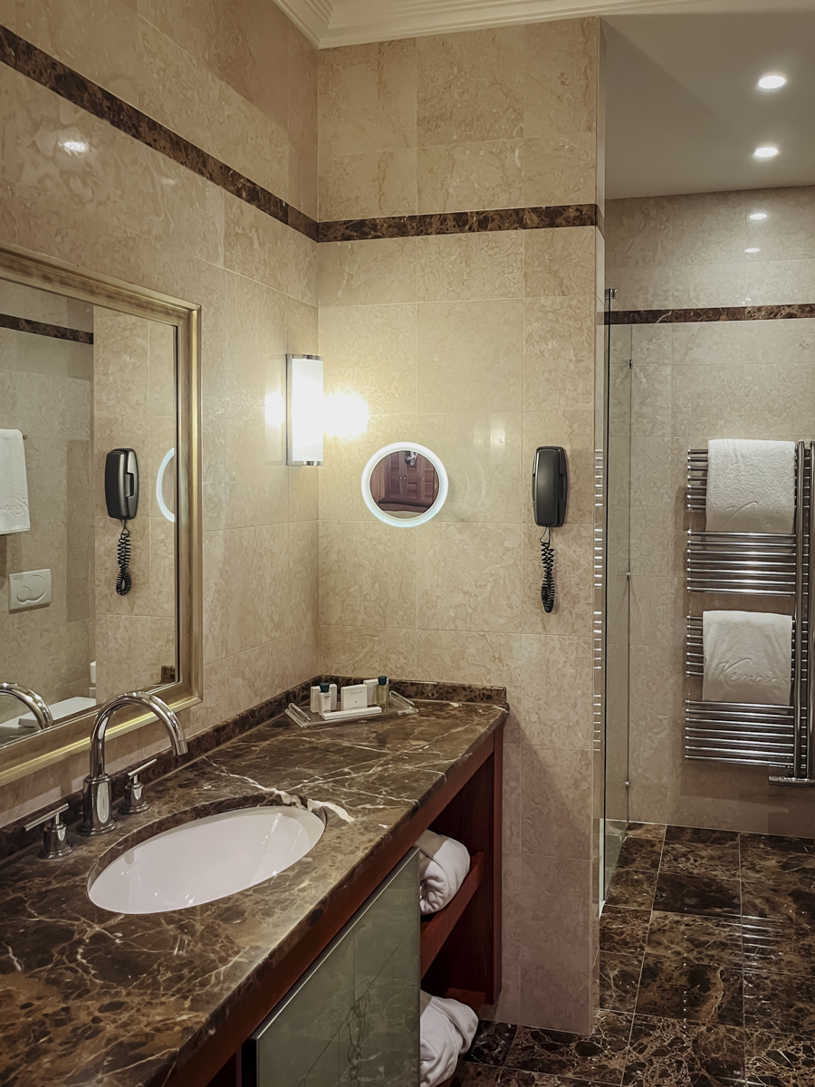 COCOtravel Slowenien Portoroz Kempinski Palace Zimmer Badezimmer