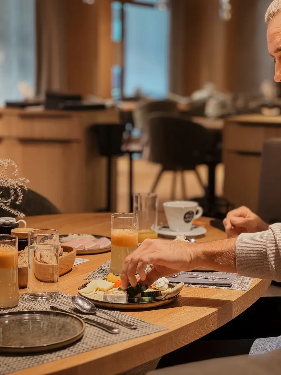 hoch detail andi fruehstueck COCOtravel lakeside walchsee hoch detail andi fruehstueck COCOtravel lakeside walchsee