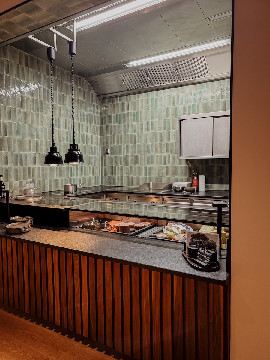 hoch fruehstueck kase wurst theke COCOtravel lakeside walchsee hoch fruehstueck kase wurst theke COCOtravel lakeside walchsee