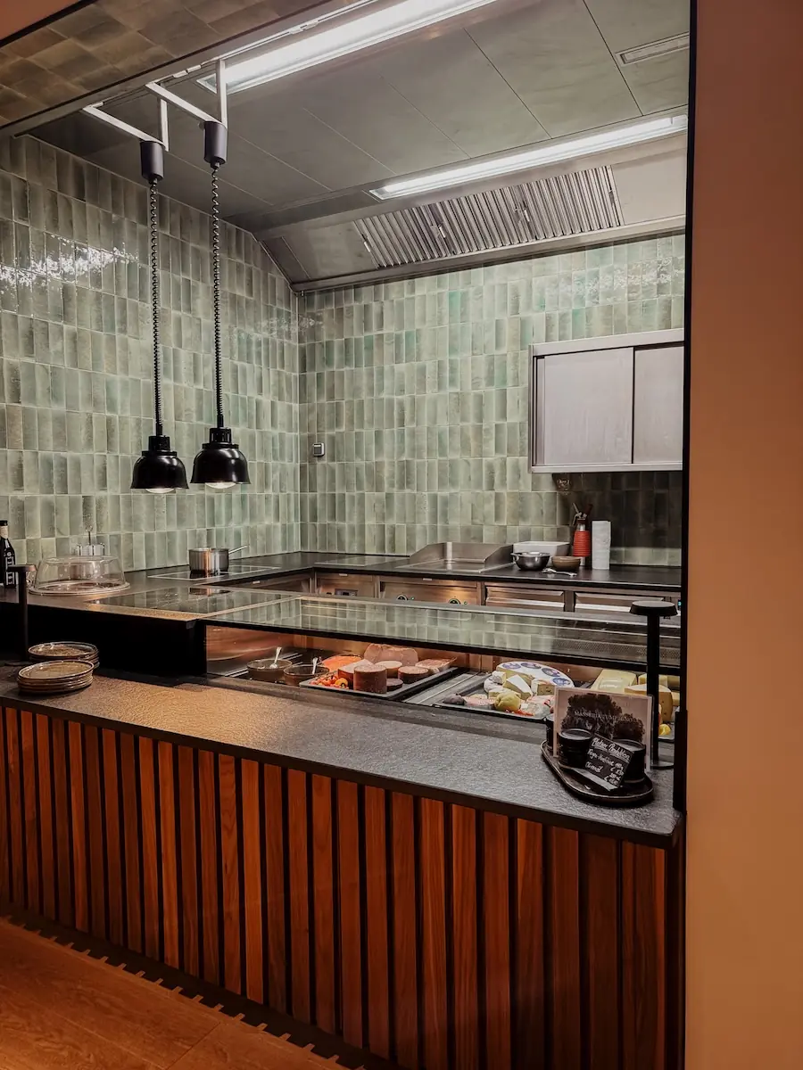 hoch fruehstueck kase wurst theke COCOtravel lakeside walchsee hoch fruehstueck kase wurst theke COCOtravel lakeside walchsee