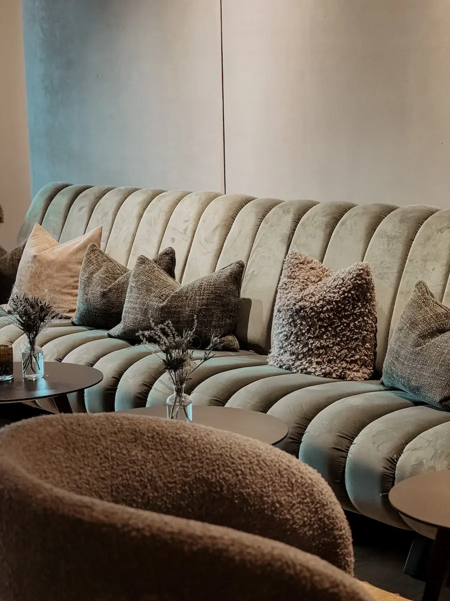 hoch lobby couch jpgCOCOtravel lakeside walchsee hoch lobby couch jpgCOCOtravel lakeside walchsee