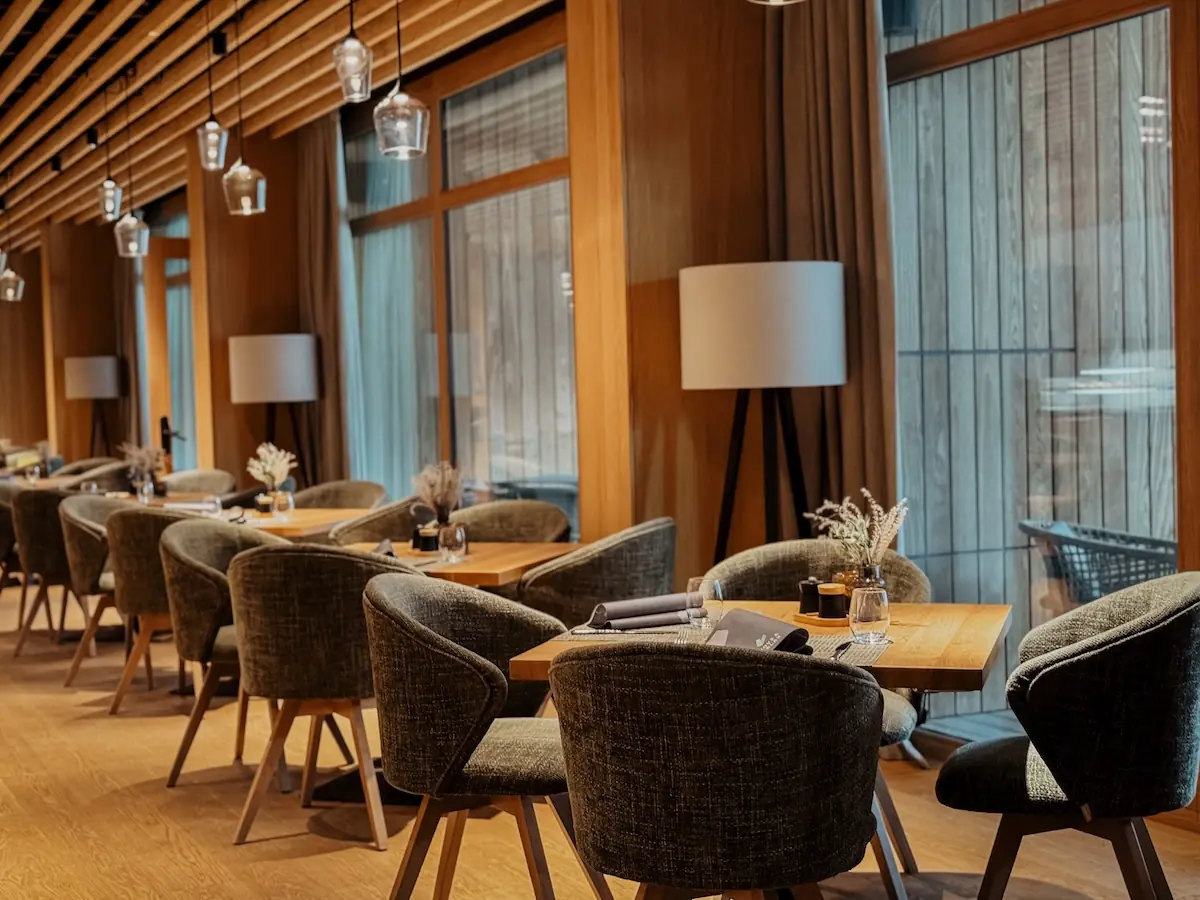 quer restaurant tische COCOtravel lakeside walchsee quer restaurant tische COCOtravel lakeside walchsee