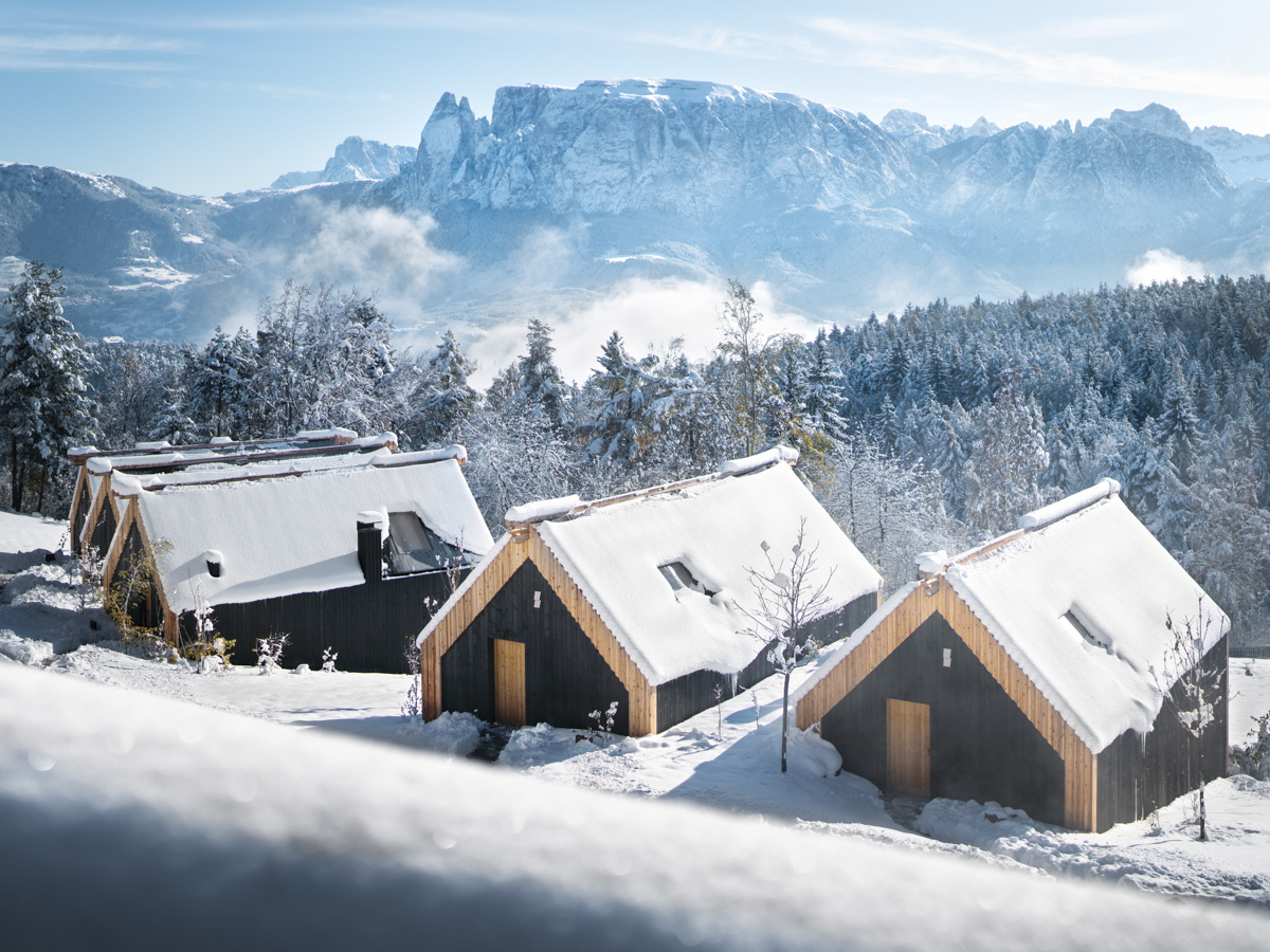 ADLER Lodge RITTEN Chalets im Winter © Alex Filz