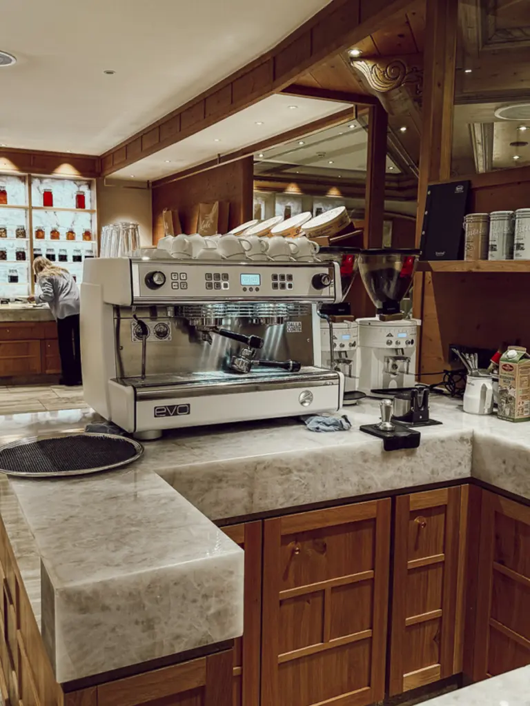 COCOTravel Achenkirch Posthotel Restaurant Web 43 768x1024.jpg