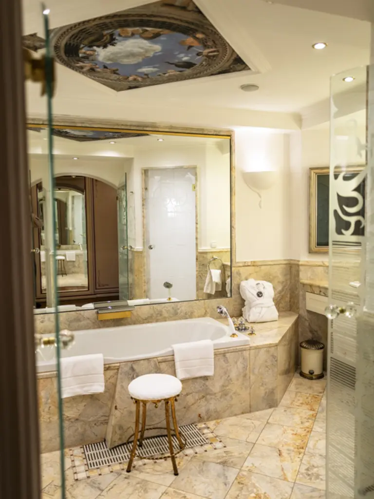 COCOTravel Achenkirch Posthotel Zimmer Web 7 768x1024.jpg