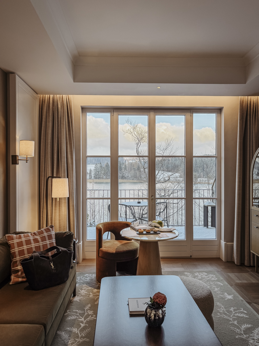 COCOtravel Oesterreich Fuschl Rosewood SchlossFuschl Suite Sofa 2