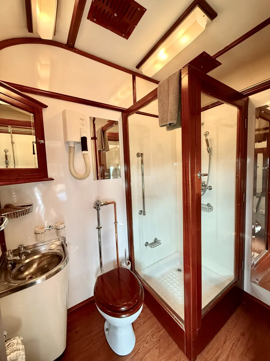 COCOtravel Suedafrika RovosRail DeluxeSuite Badezimmer 2