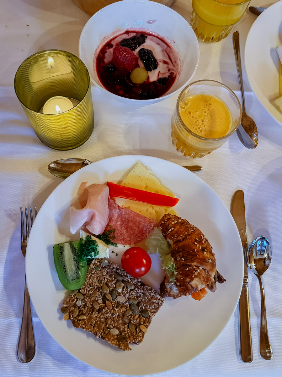 COCOtravel Südtirol Leitlhof Frühstückstisch2