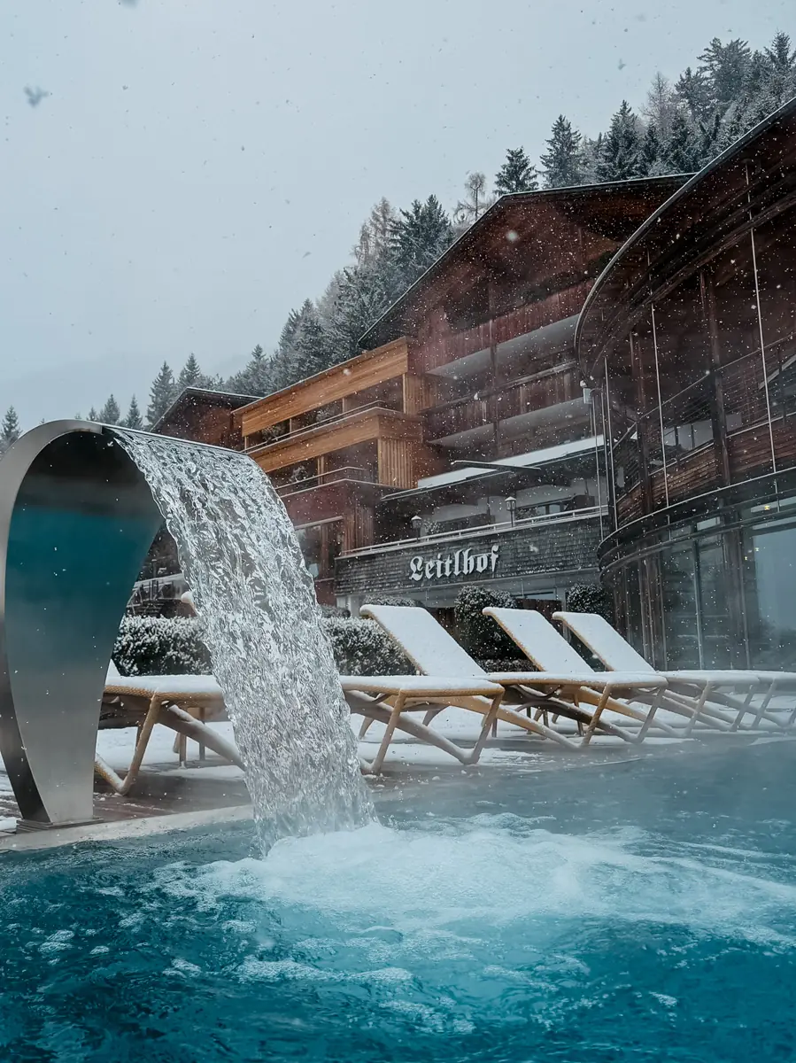 COCOtravel Südtirol Leitlhof WasserfallamPool1 COCOtravel Südtirol Leitlhof WasserfallamPool1
