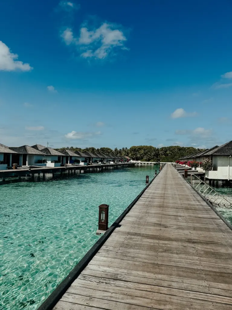 hoch COCOtravel villa nautica maldives allgemein steg 768x1024.jpg