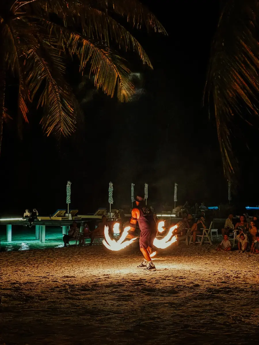 hoch COCOtravel villa nautica maldives allgmein feuershow2