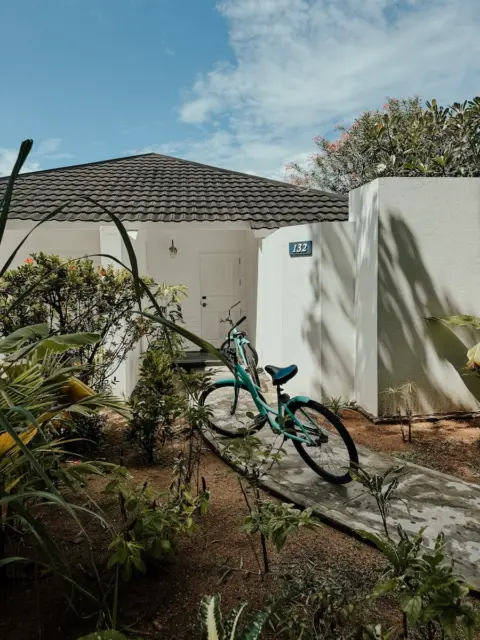 hoch COCOtravel villa nautica maldives beachvilla bike 480x640.jpg