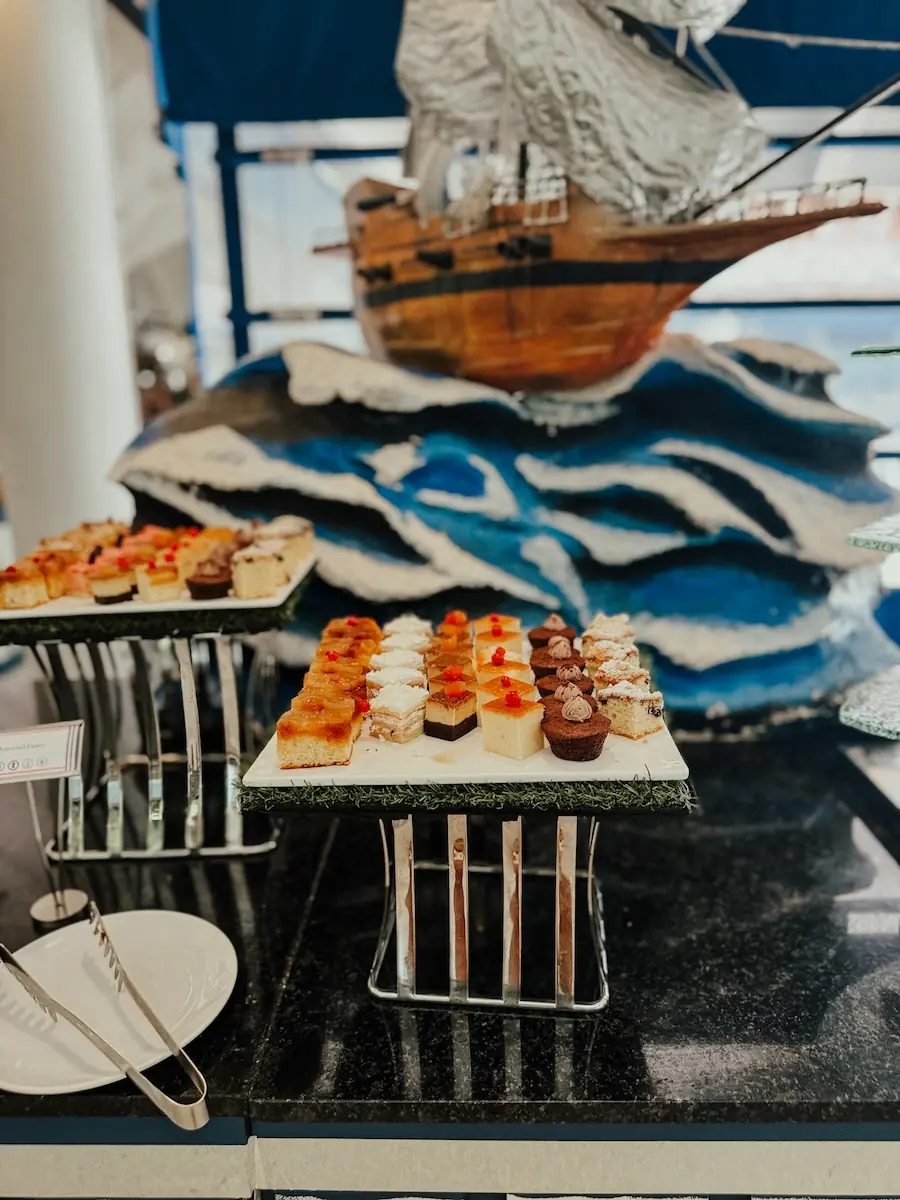 hoch COCOtravel villa nautica maldives food mainbuffet dessert