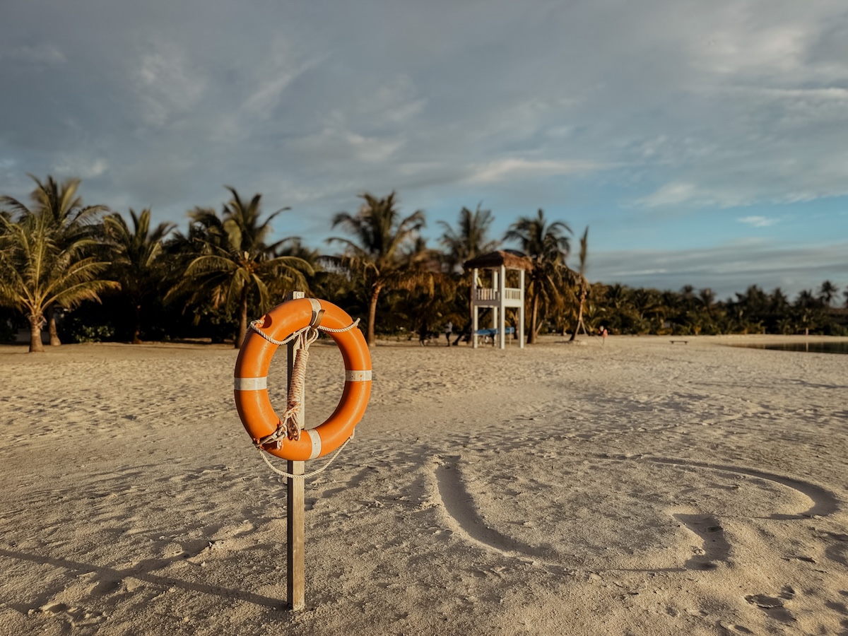 quer COCOtravel villa nautica maldives beach rettungsschwimmerturm quer COCOtravel villa nautica maldives beach rettungsschwimmerturm