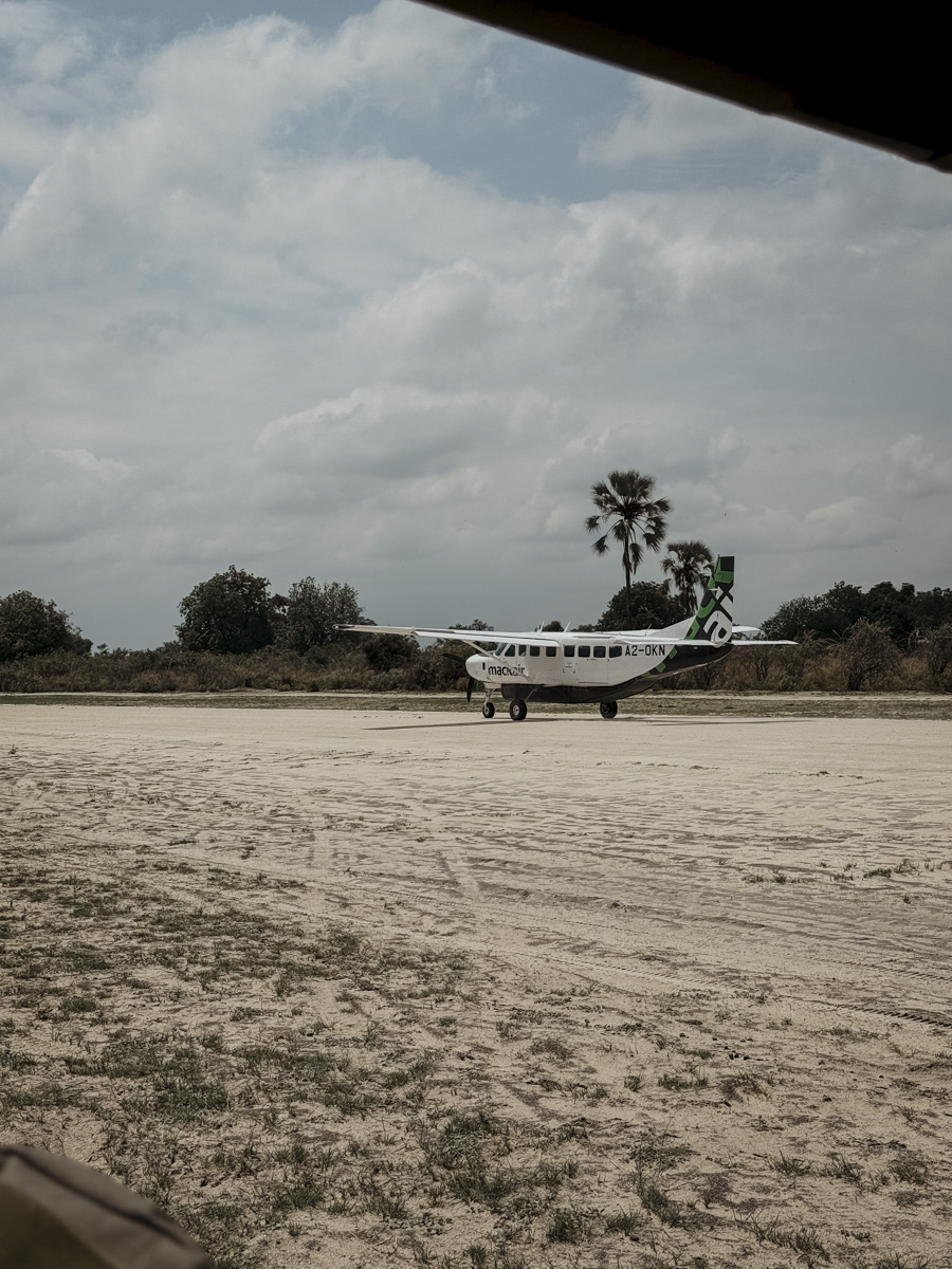 COCOtravel Botswana GreatPlains DubaExplorersCamp Flug 5