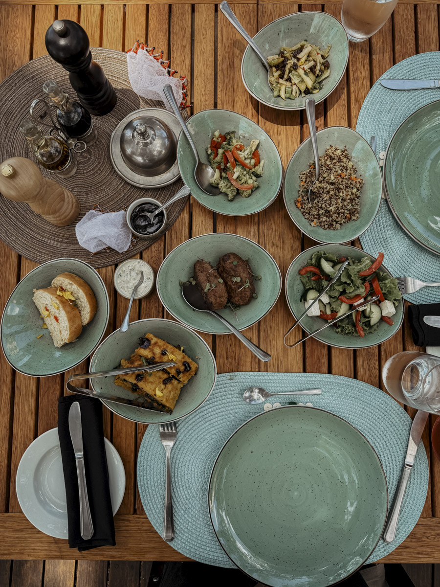 COCOtravel Botswana GreatPlains DubaExplorersCamp Restaurant Lunch 3