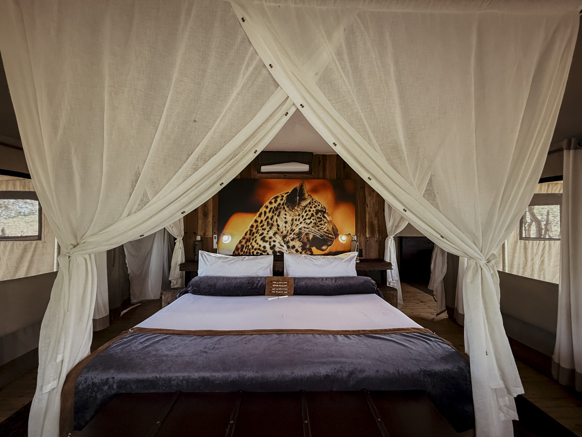 COCOtravel Botswana GreatPlains DubaExplorersCamp Room Bett 5