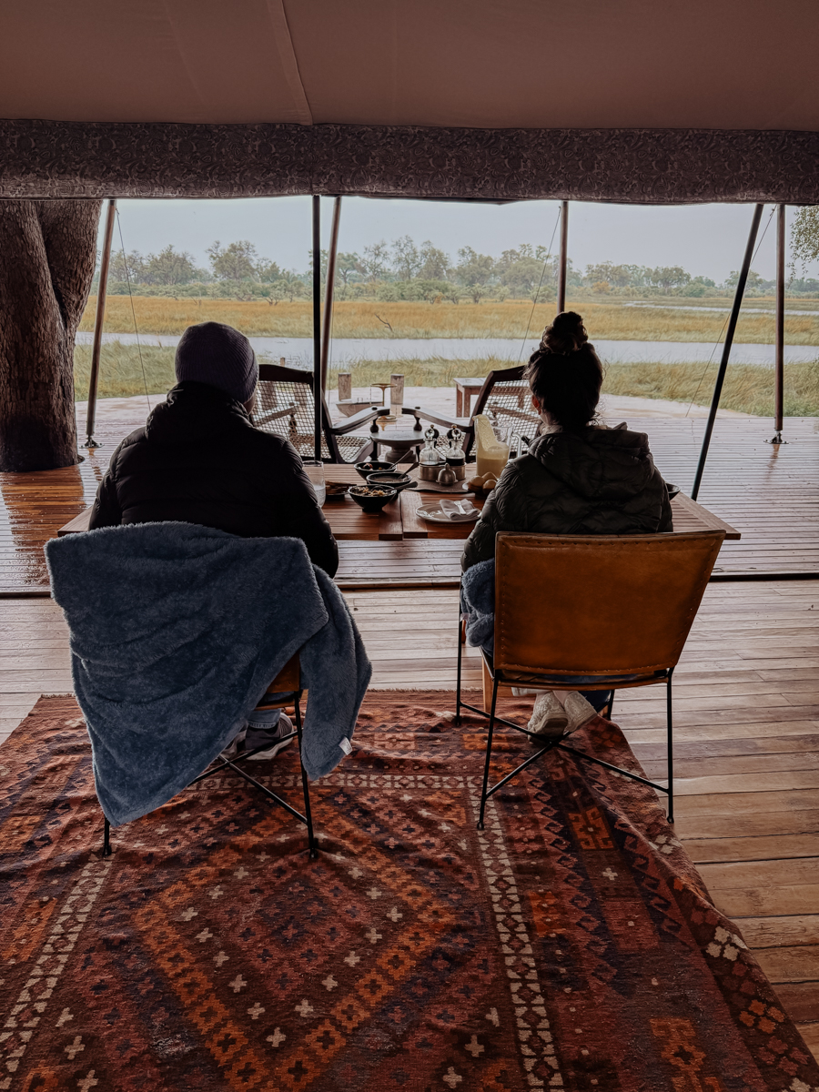 COCOtravel Botswana GreatPlains OkavangoExplorersCamp Restaurant Fruehstueck 2