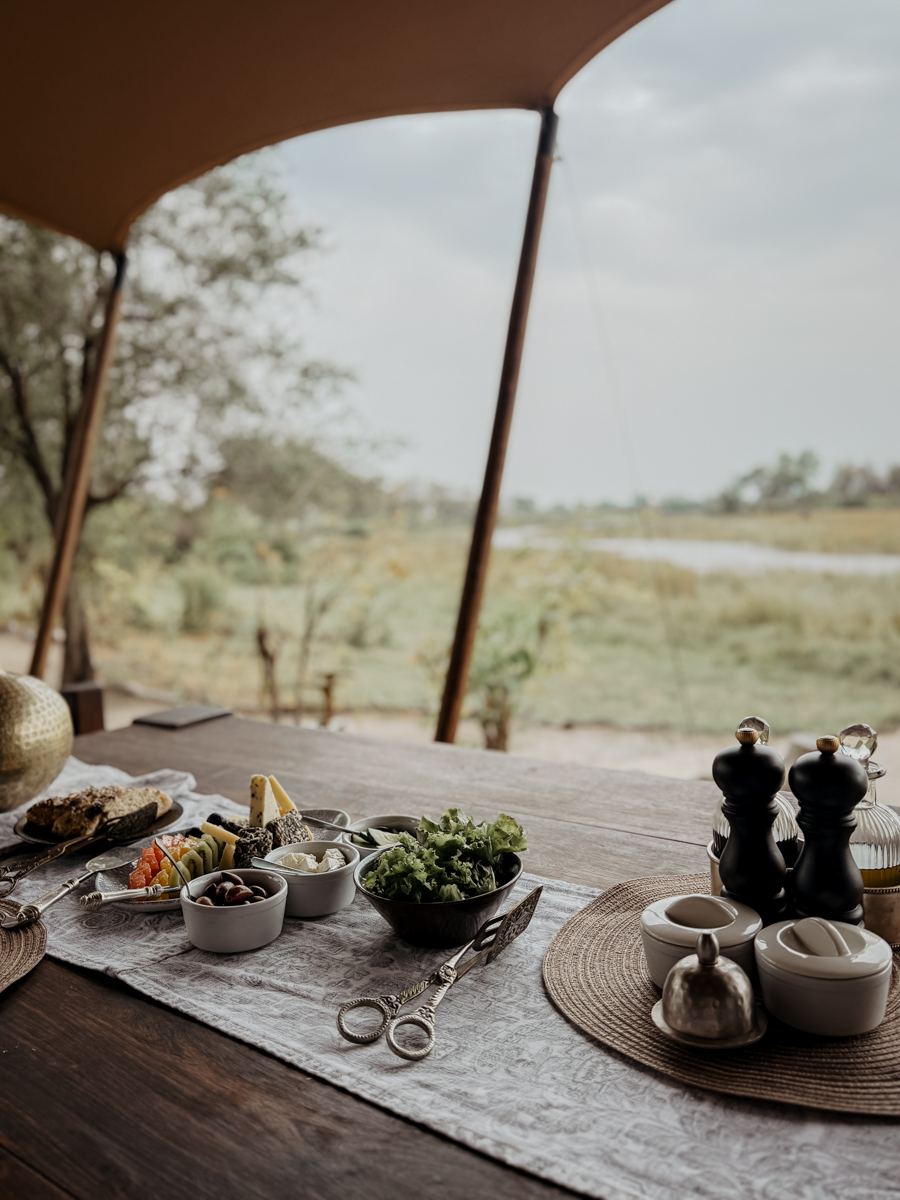 COCOtravel Botswana GreatPlains OkavangoExplorersCamp Restaurant Lunch 7