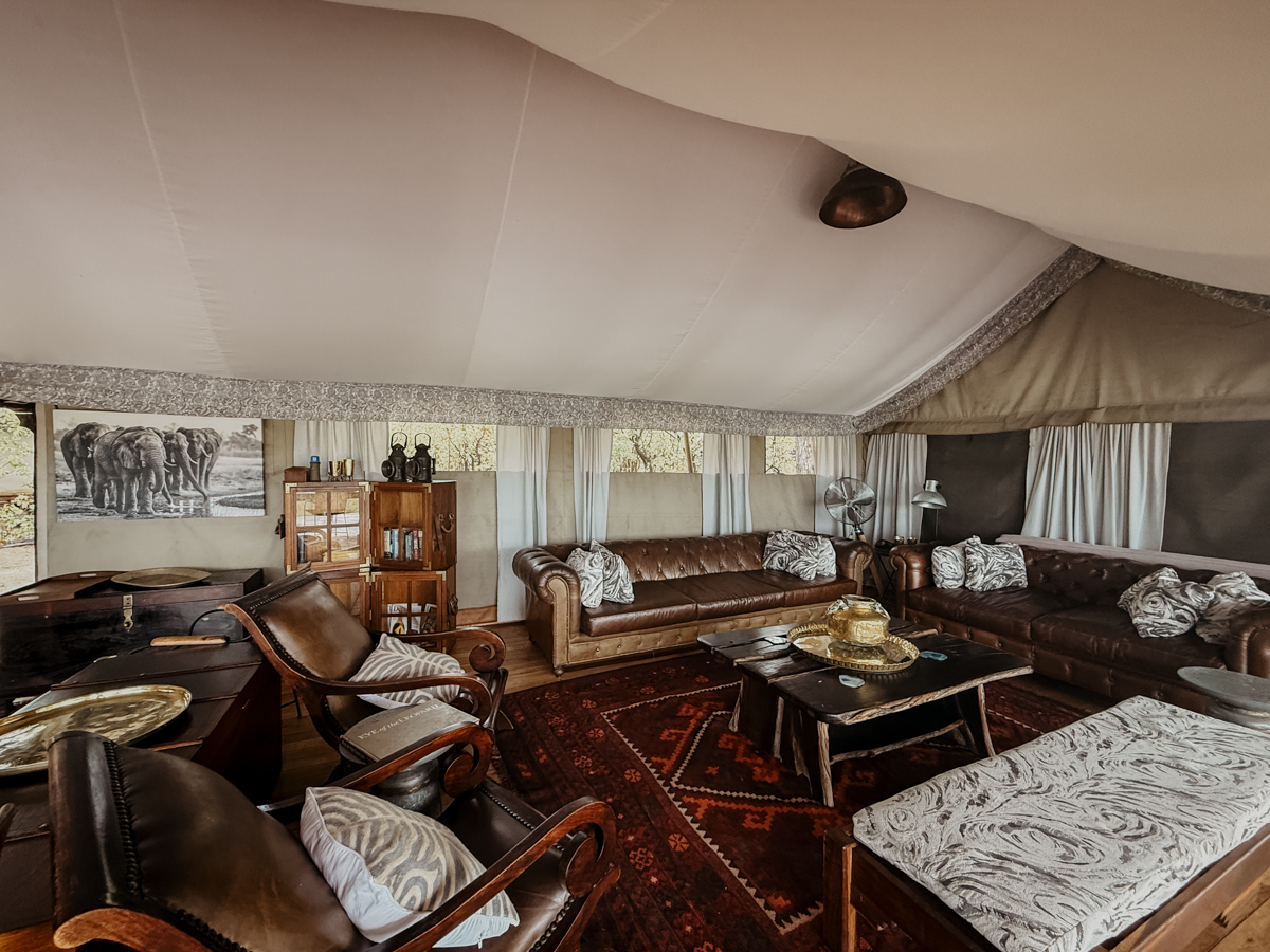 COCOtravel Botswana GreatPlains OkavangoExplorersCamp Restaurant Restaurant 19