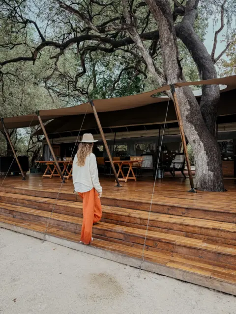 COCOtravel Botswana GreatPlains OkavangoExplorersCamp Restaurant Restaurant 25 480x640.jpg