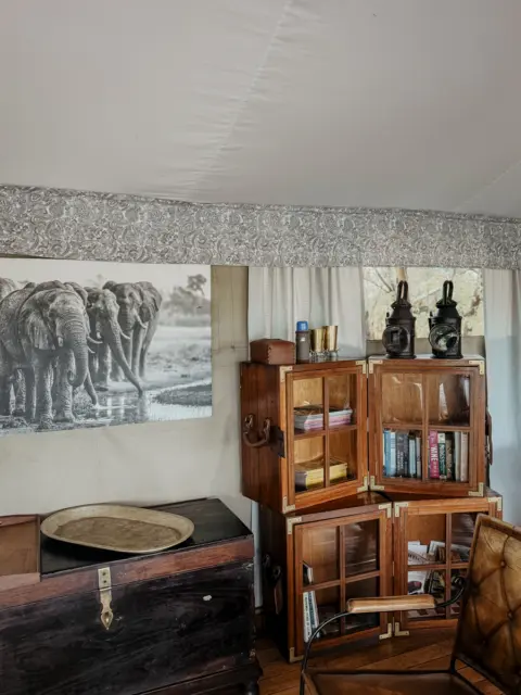 COCOtravel Botswana GreatPlains OkavangoExplorersCamp Restaurant Restaurant 9 480x640.jpg