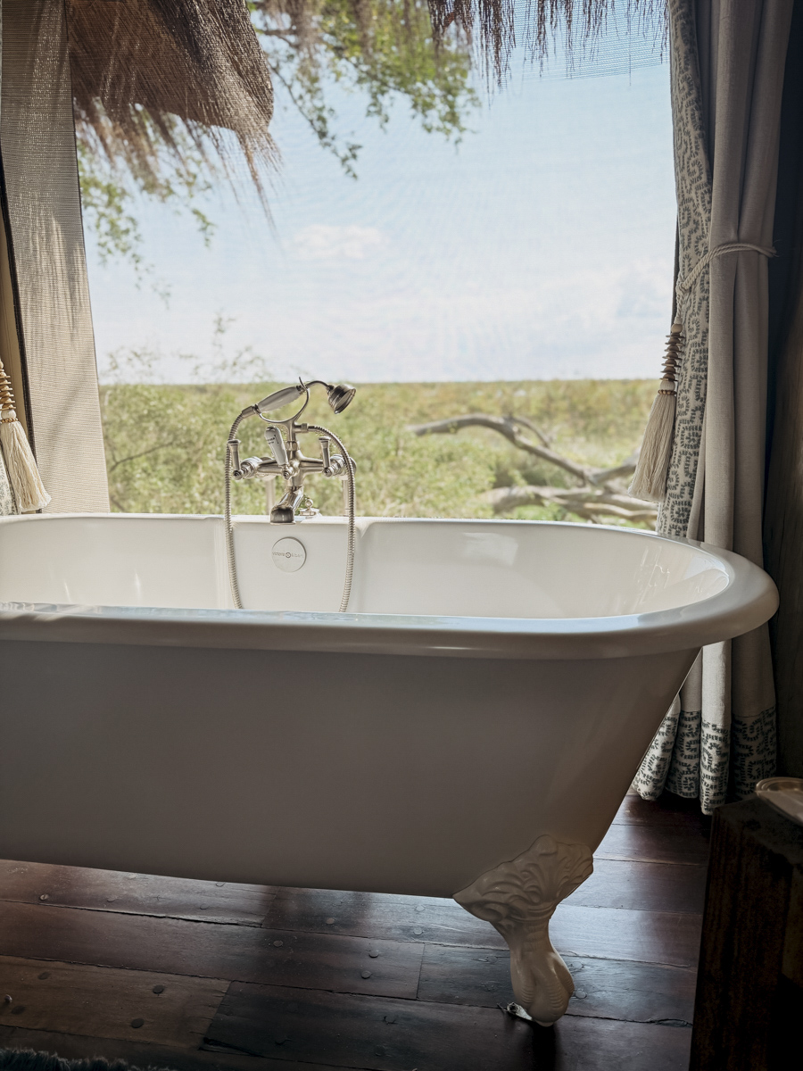 COCOtravel Botswana GreatPlains SitatungaPrivateIsland Suite Badezimmer 1 COCOtravel Botswana GreatPlains SitatungaPrivateIsland Suite Badezimmer 1
