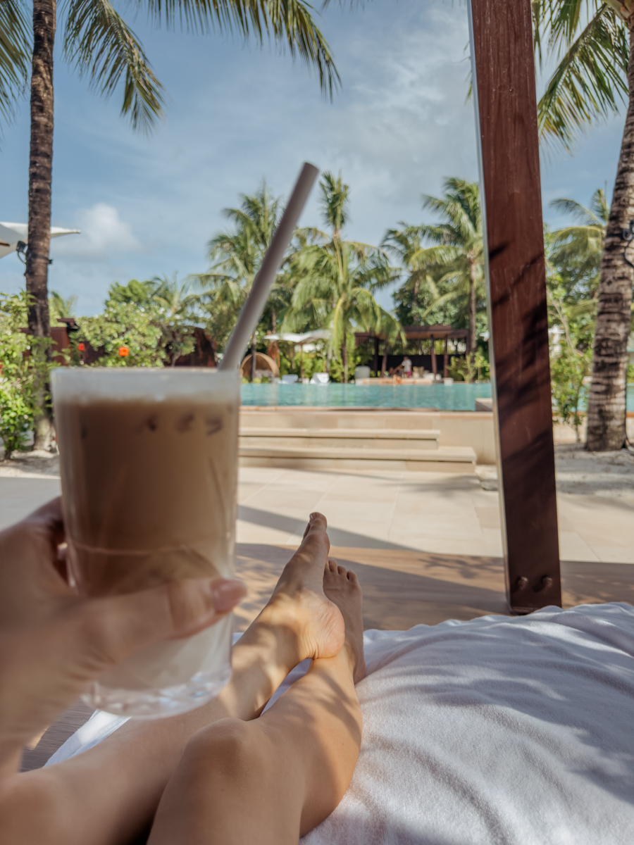 COCOtravel KudaVillingili Malediven Pool 4 COCOtravel KudaVillingili Malediven Pool 4