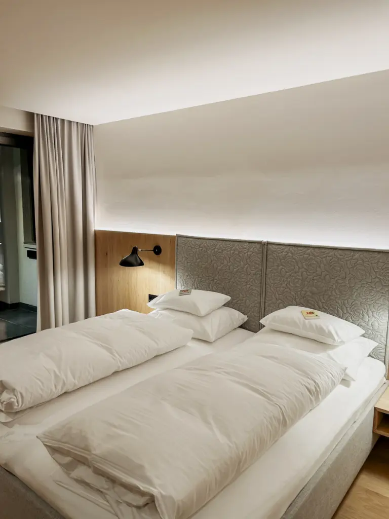 COCOtravel Oesterreich StJohann Alpina Alpendorf Zimmer 3 768x1024.jpg