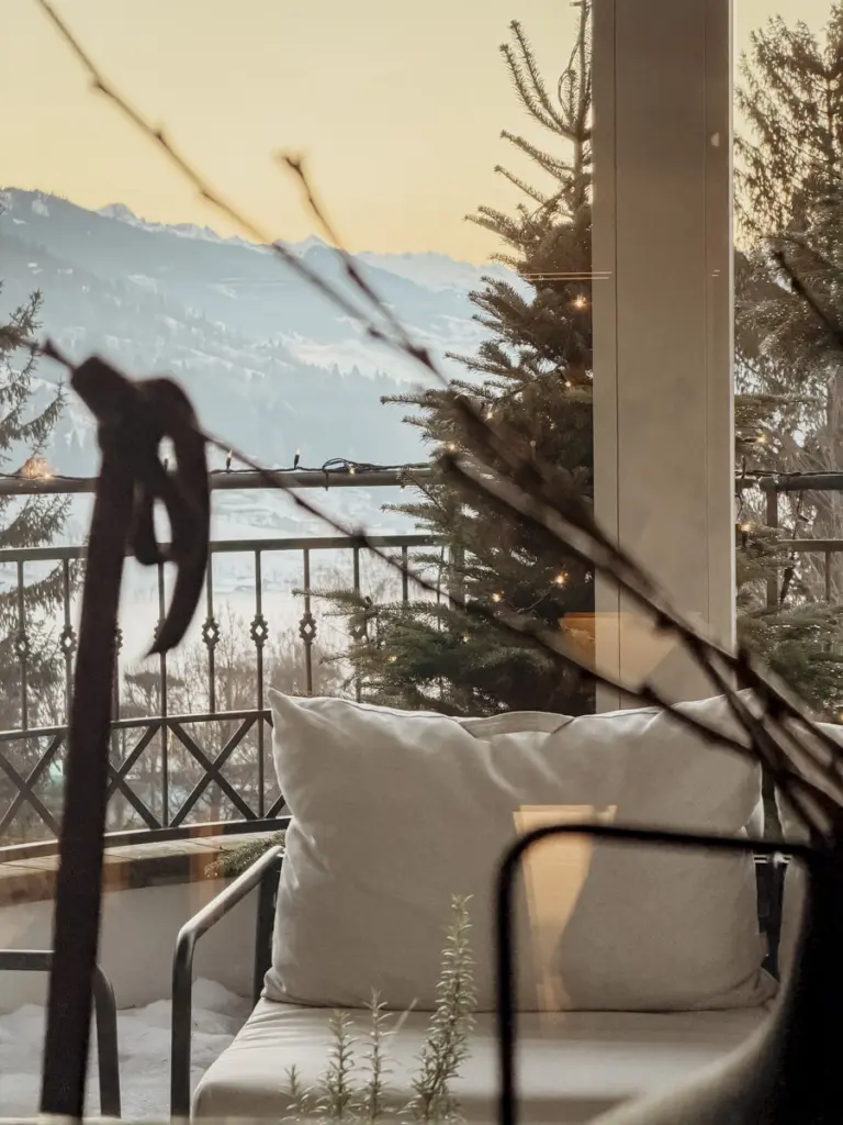 COCOtravel Oesterreich StJohann Alpina Alpendorf Zimmer Balkon 768x1024.jpg