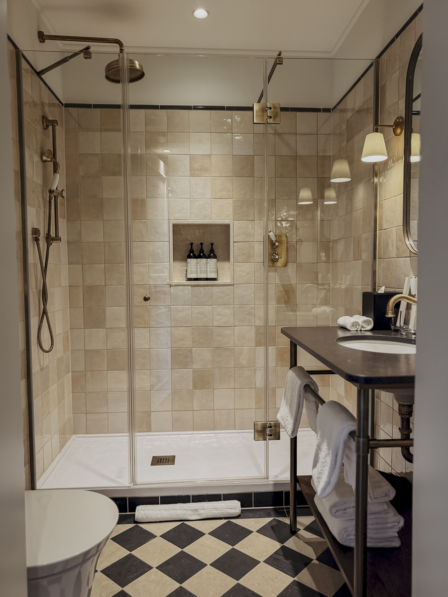 hoch zimmer badezimmer miiro palais rudolf wien COCOtravel